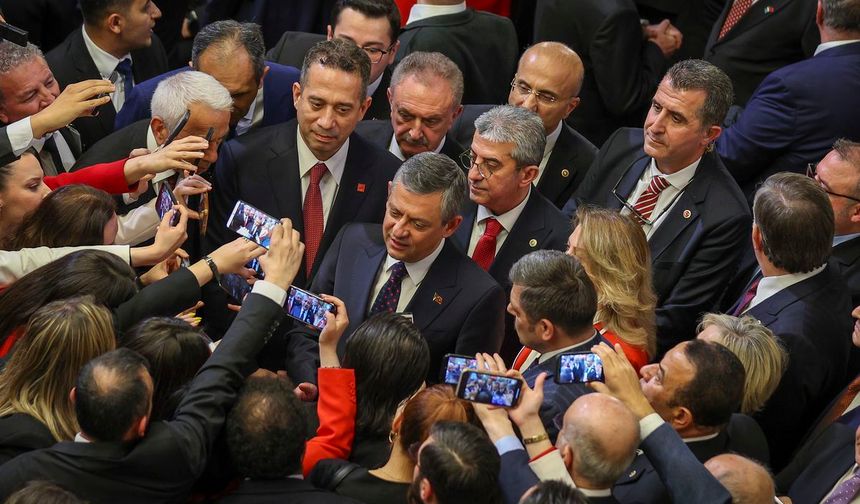 Özgür Özel’den Bayrak Mesajı Görevimizin Başındayız