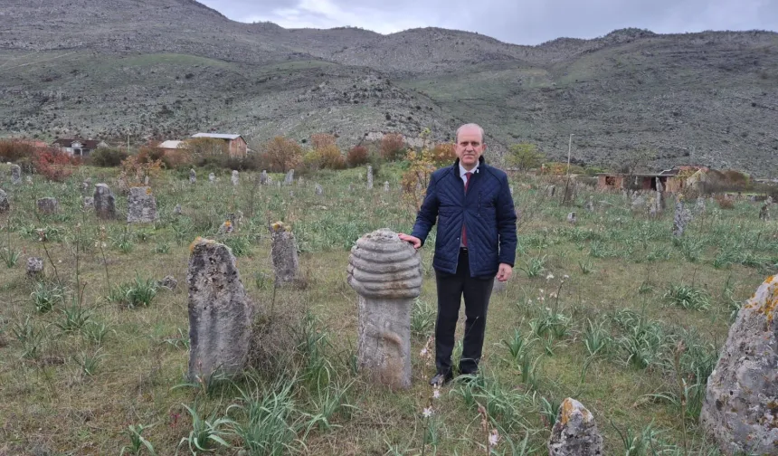 KTÜ Rektörü Çuvalcı Tuzi Şehitliği’ni Ziyaret Etti