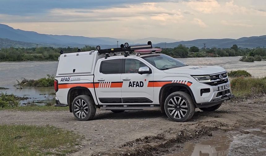 Kelkit Çayı’nda Kayıp Alarmı: 2 Genç Aranıyor