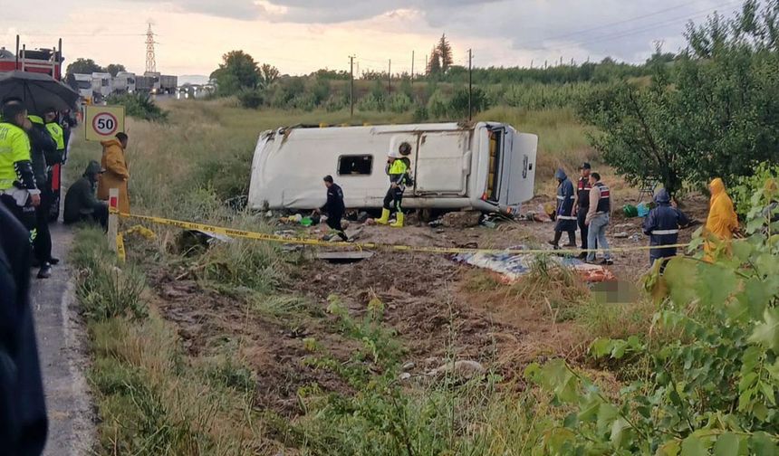 Isparta'da Tur Midibüsü Devrildi: 5 Kayıp, 25 Yaralı
