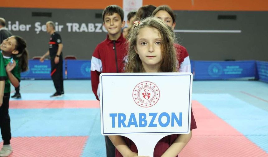 Karate Yıldızları Trabzon'da Madalya İçin Yarıştı