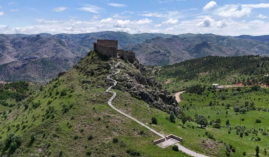 700 Yıllık Kov Kalesi Ziyaretçilerini Bekliyor