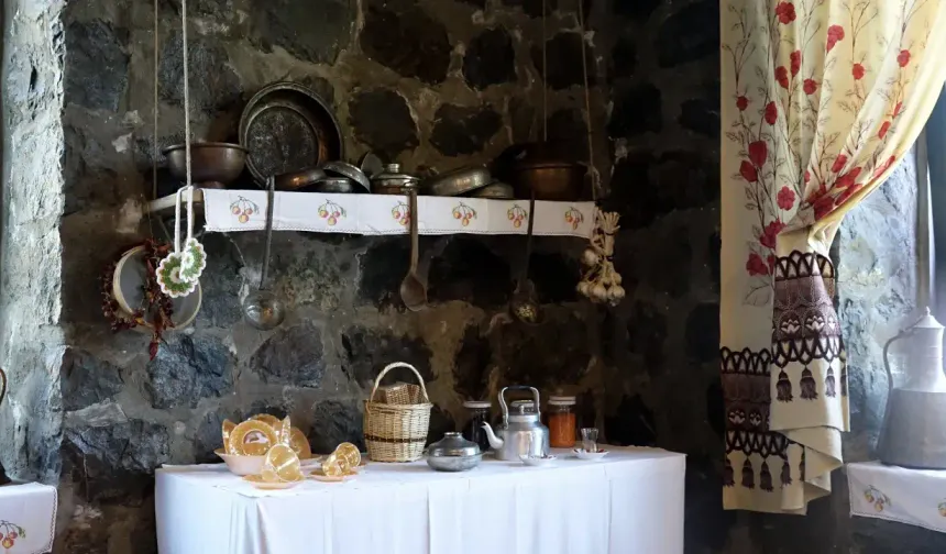 Trabzon'daki Köy Evi Ziyaretçileri Geçmişe Götürüyor