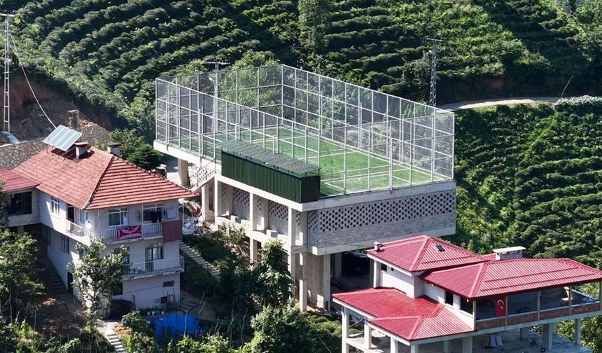 Rize’de Çay Alım Yerinin Üzerine Halı Saha