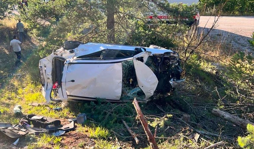 Kastamonu'da Otomobil Şarampole Yuvarlandı