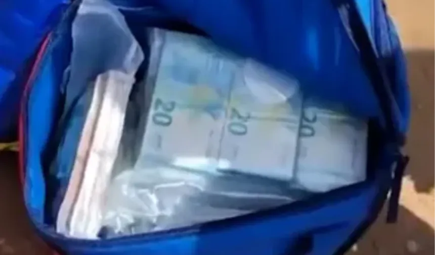 Sicilya Sahilinde Çantalardan Servet Çıktı