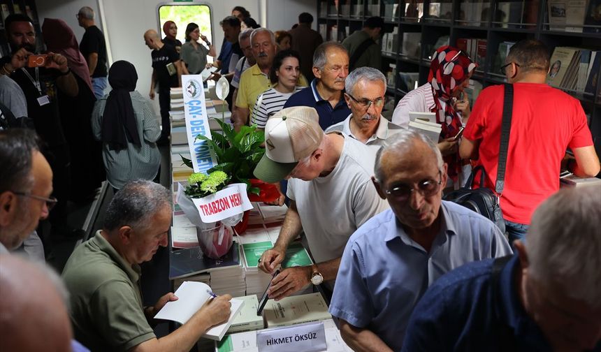 Trabzon’da Tarih Kitabına Yoğun İlgi