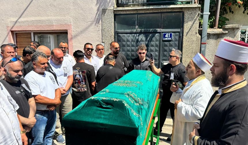 Cansever Vasiyeti Üzerine Aile Mezarlığına Defnedildi