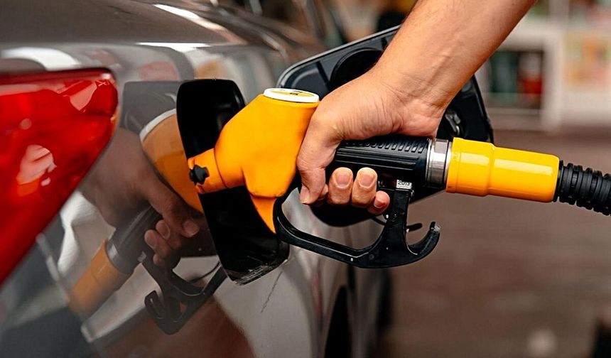 Motorinde Tarihi Eşik: Litre Fiyatı 100 TL’yi Aştı