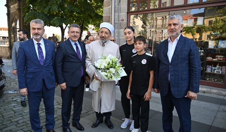 Bakan Tekin’den Ahmet Metin Genç’e Övgü