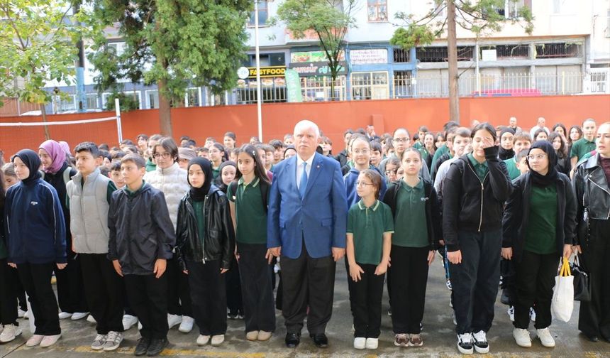 Of'ta Bayrak Töreninde Öğrencilere Önemli Mesaj