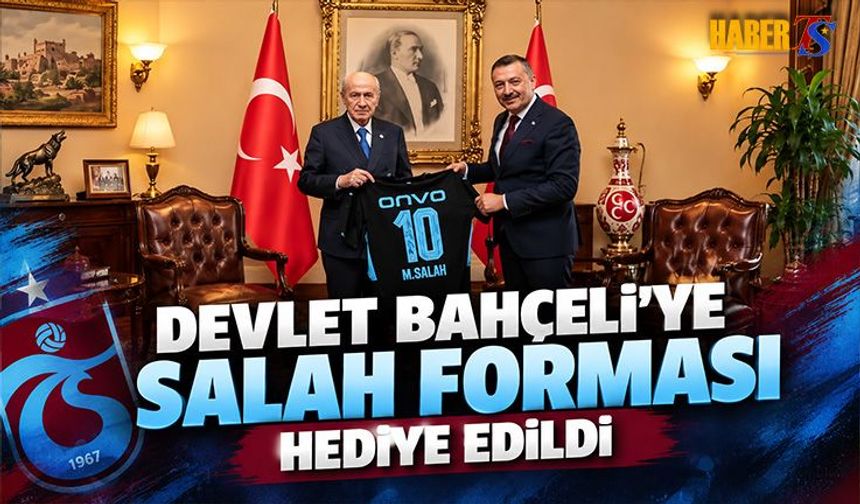 Devlet Bahçeli'ye Muhammed Salah Forması Hediye Edildi