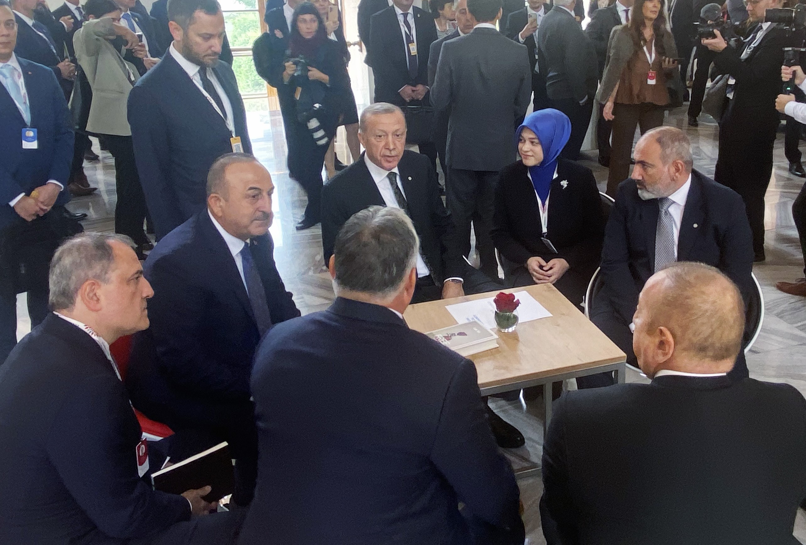 recep-tayip-erdogan-devlet-buyukleri-ile-pragda-bulustu