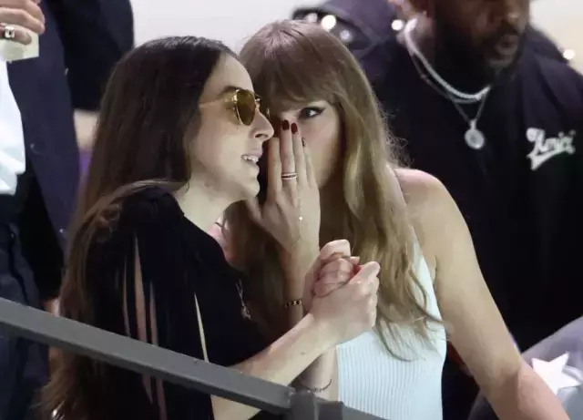 Super Kupa Macinda Yuhalanan Sarkici Taylor Swift 18355951 9395 M