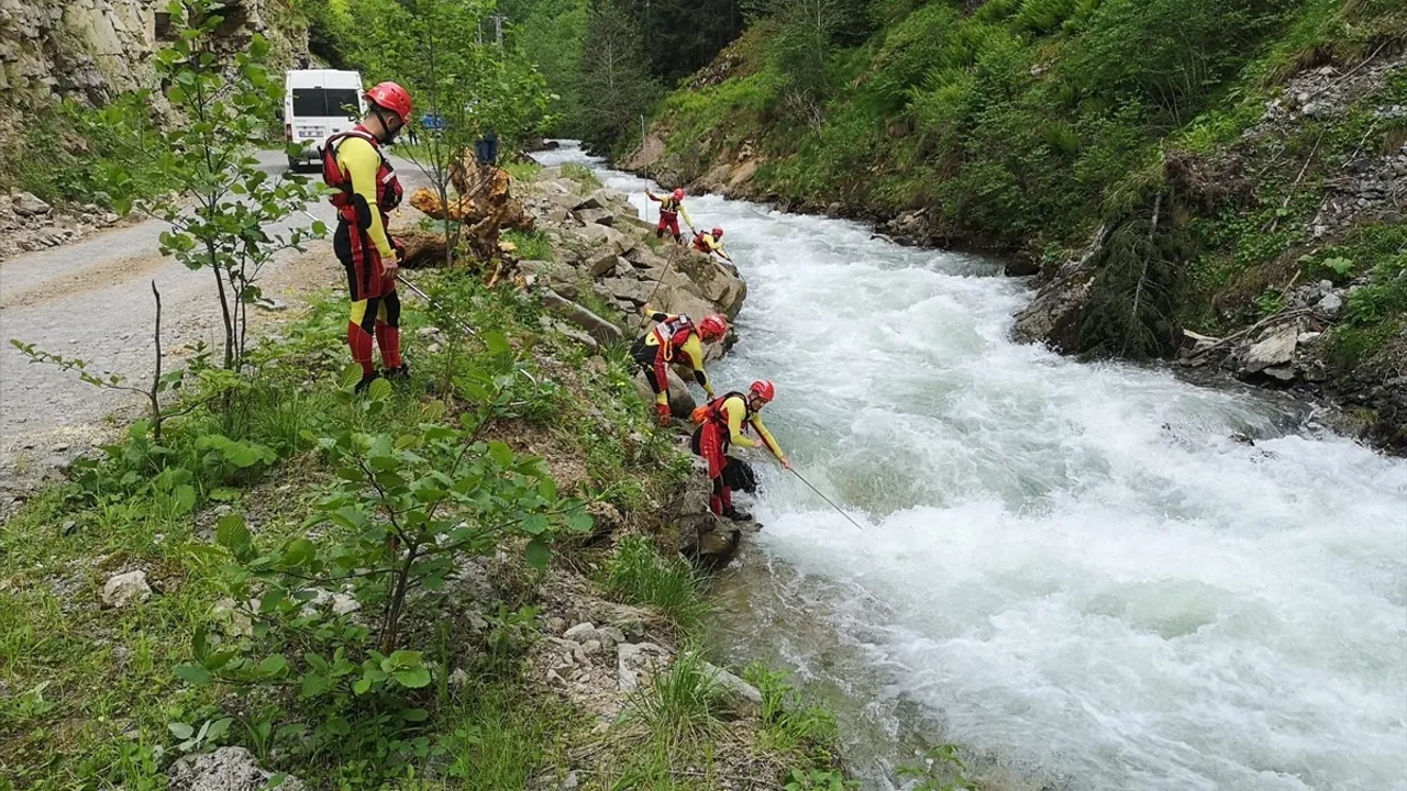 Trabzon Da 9 Yasindaki Cocuk Dereye Duserek Kayboldu 1200 655031