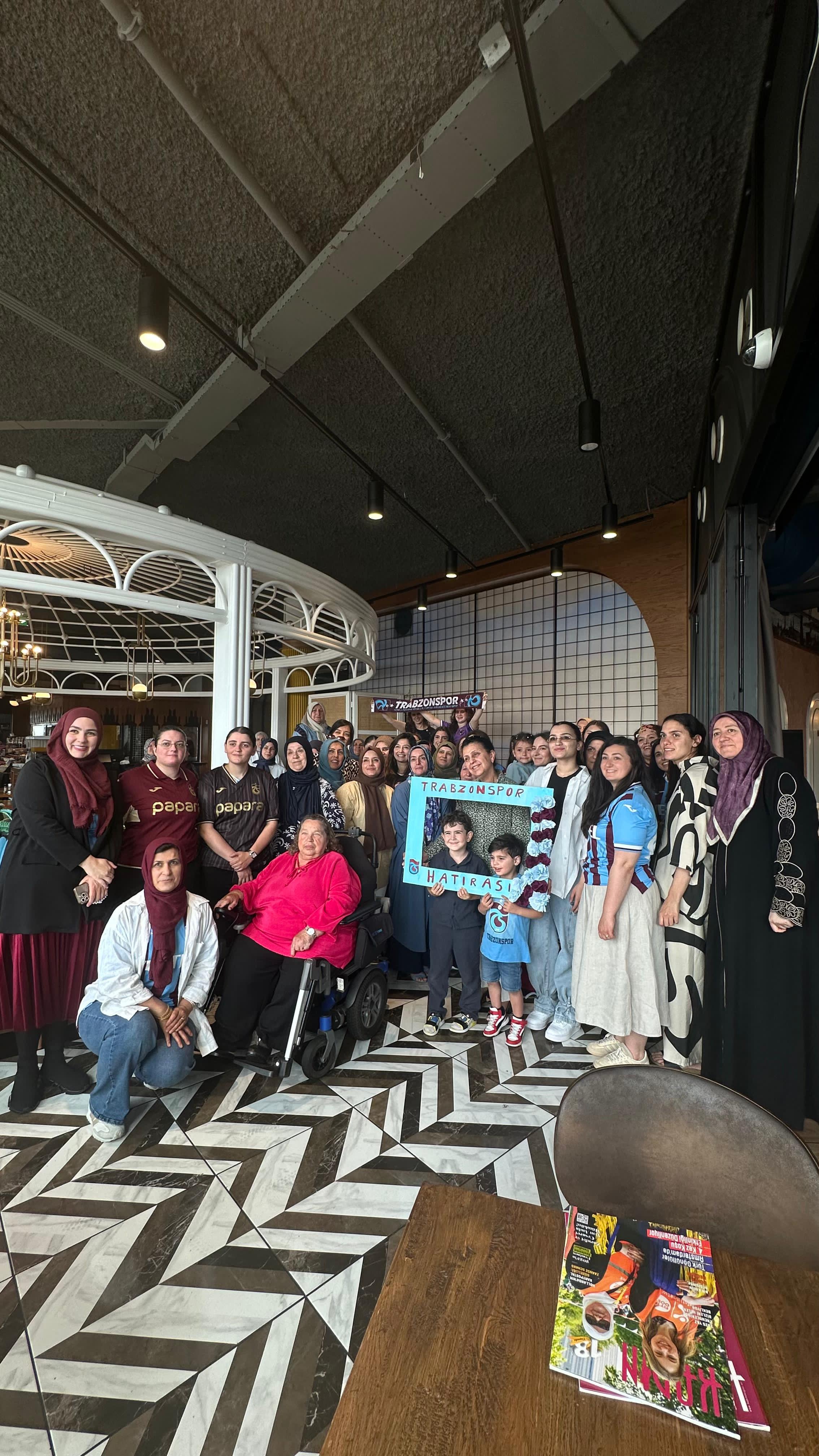 25714Fe9 A99F 426B 9B94 0Afa4Ad02019