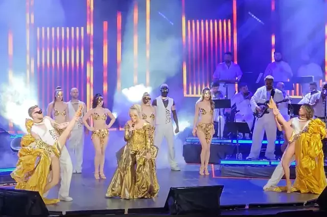 Ajda Pekkan 79 Yasinda Sahneyi Yikti Gecti 18739253 4209 M.jpg