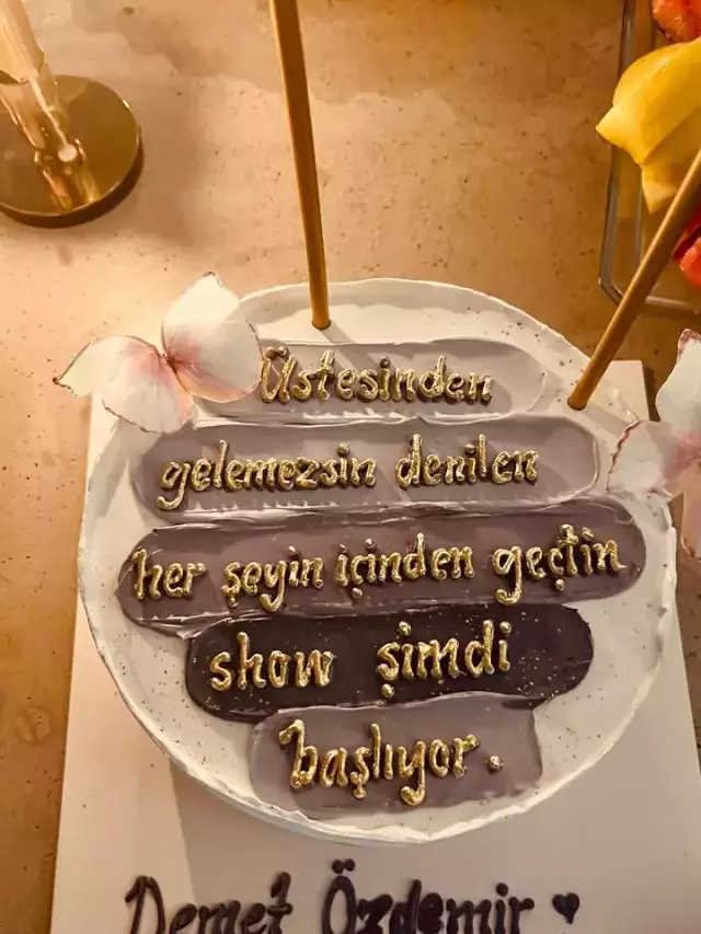 Esref Ruya Sezon Finali Yapiyor Demet Ozdemir E 18761032 6024 M.jpg