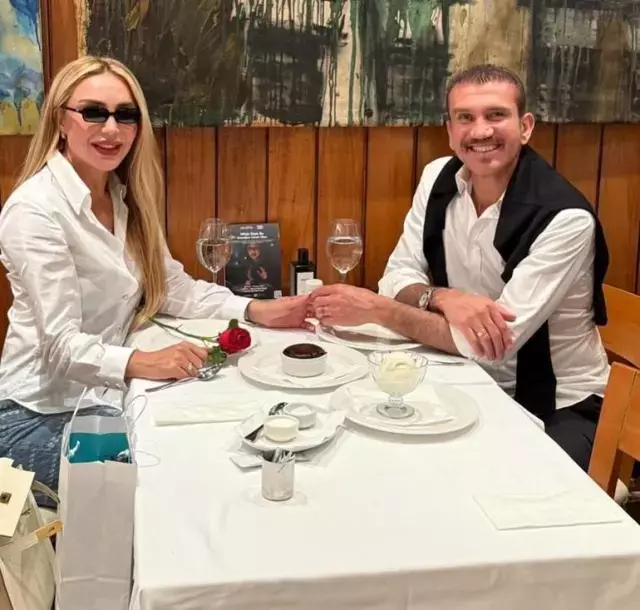 Rustu Ve Isil Recber 28 Yillik Evliliklerini 18740325 608 M.jpg