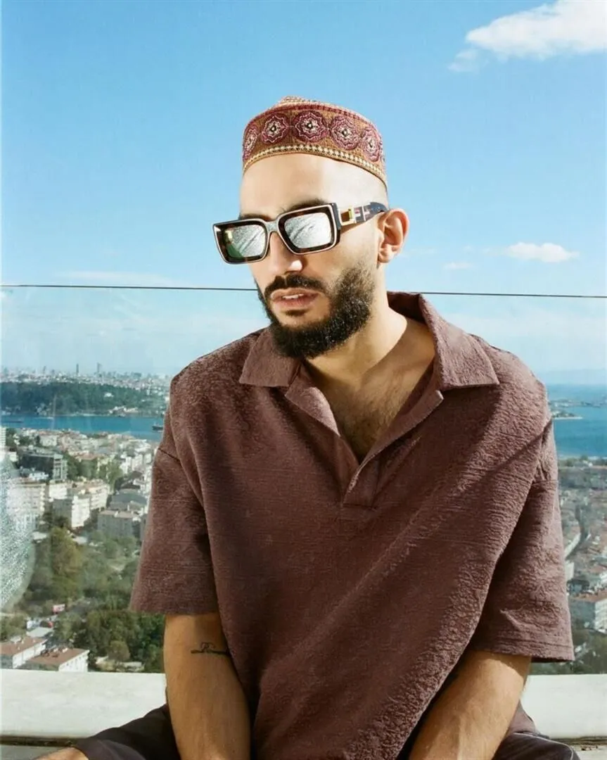 Sam Konser 3 Large.jpg