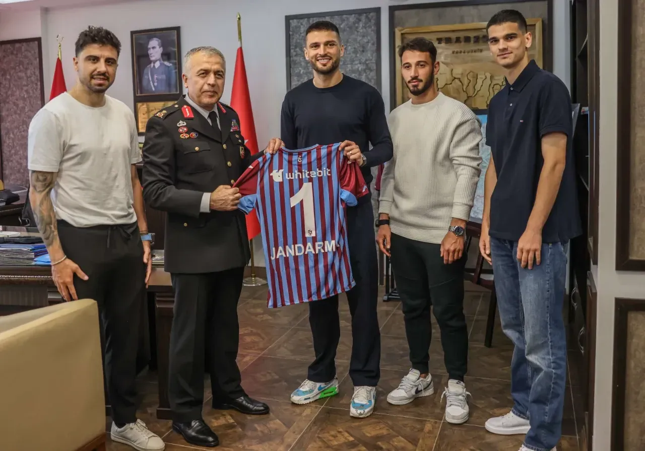 Trabzonsporlu Yonetici Ve Futbolcular Jandarma Komutanliginda 5