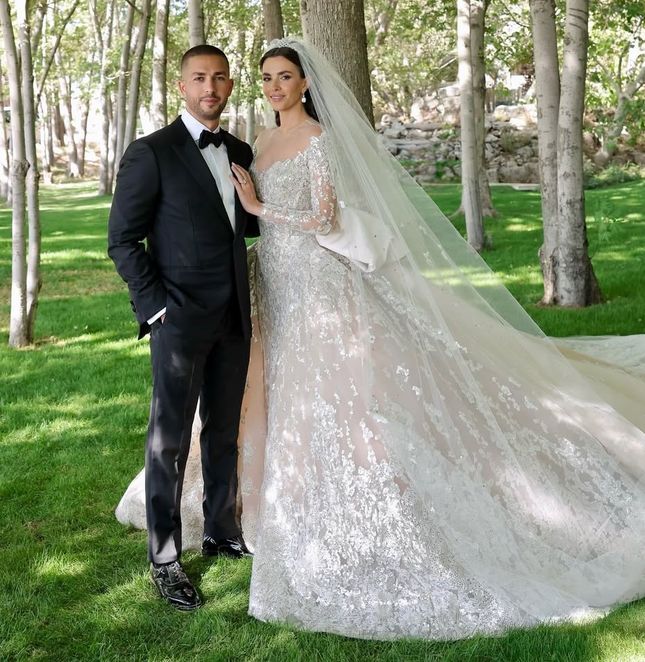 3808318 520B69F6179B1A6C4Fa818D678A806Ab