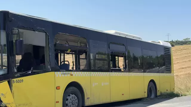 Iett Otobusuyle Otomobil Kafa Kafaya Carpisti 1 18853539 7232 M.jpg