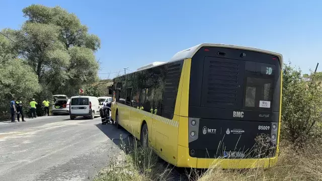 Iett Otobusuyle Otomobil Kafa Kafaya Carpisti 1 18853539 8794 M.jpg