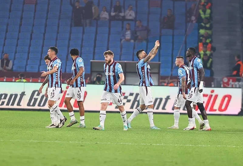 0X0 Fatih Tekke Rizespor Maci Ilk 11Ini Belirledi Trabzonsporda Forma O Yildizlarin 1760710560603