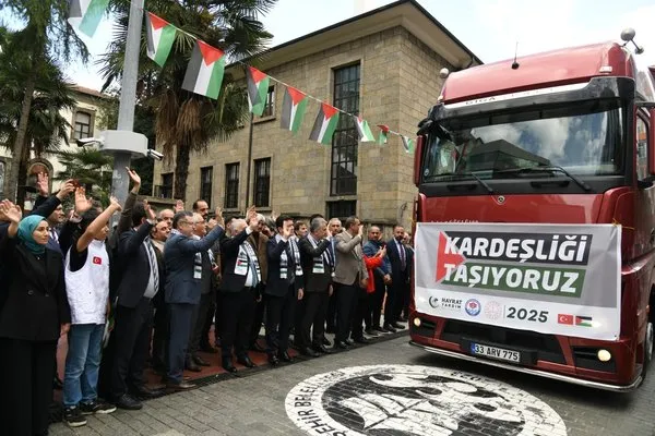 0X0 Kardeslik Tirlari Trabzondan Gazzeye Ugurlandi 1761223485314