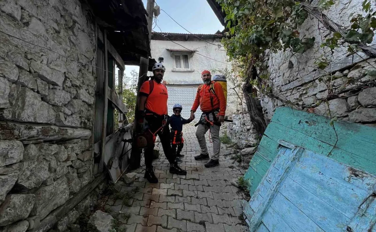 4 Yasindaki Yusuf 350 Metrelik Darkale Kanyonunu Gecti De79Ab1596E3