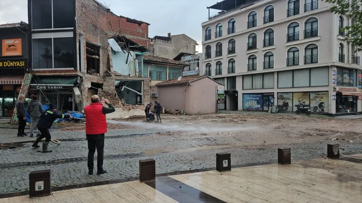 A A 20251028 39548270 39548269 B A L I K E S I R S I N D I R G I D A K I D E P R E M D E Y I K I L A N I S Y E R I N I N E N K A Z I K A L D I R I L D I