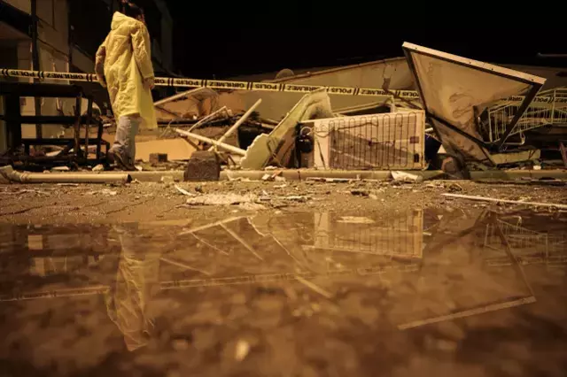 Balikesir Besik Gibi 6 1 Lik Deprem Sonrasi 100 19192900 40 M