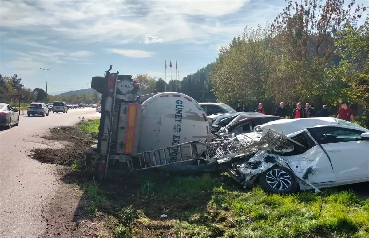 Balikesir De Devrilen Tanker Park Halindeki 7 19187675 Amp