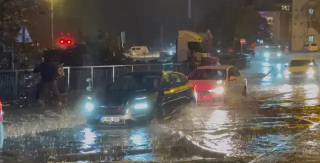 Bir Anda Bastirdi Megakent Yagisa Teslim Oldu 19192256 9123 M