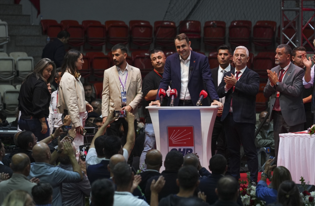 Chp Kongresinde Tek Aday Kursude Fenalasip Yere 19160073 5095 M