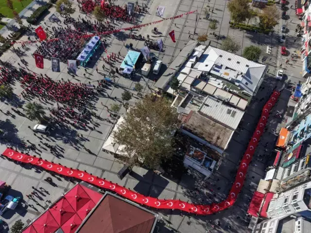 Cumhuriyet Coskusu Tum Yurtta Vatandaslar 19199211 671 M