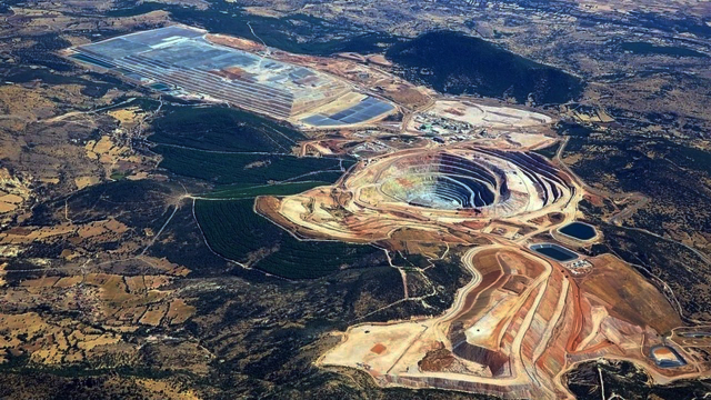 Define Avcilari Her Tasin Altini Kaziyor Iste 19147355 7549 M (1)