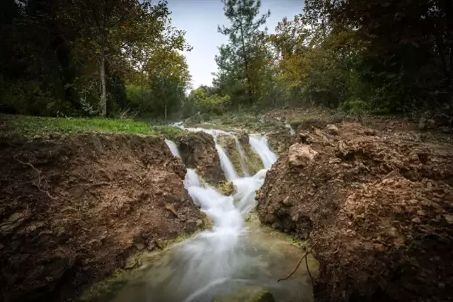 Depremle Yeniden Akmaya Baslayan Pinar Bahcel 2 19197508 O