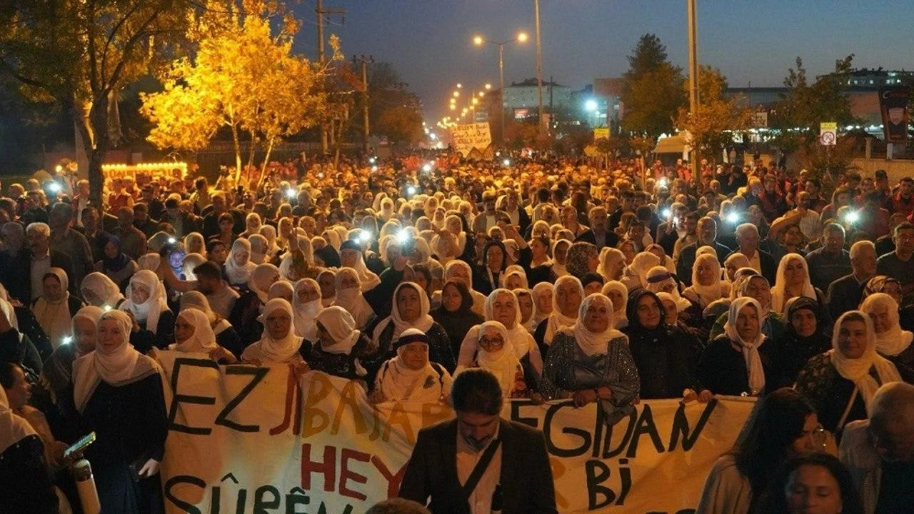 Diyarbakirda Binlerce Kisi Ocalan Icin Yuruyus