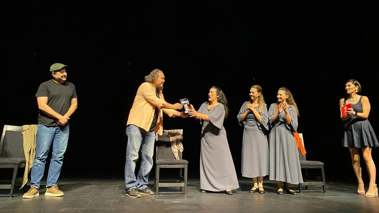 Eskisehir Sehir Tiyatrolari Istanbulda Ayakta Alkislandi 3