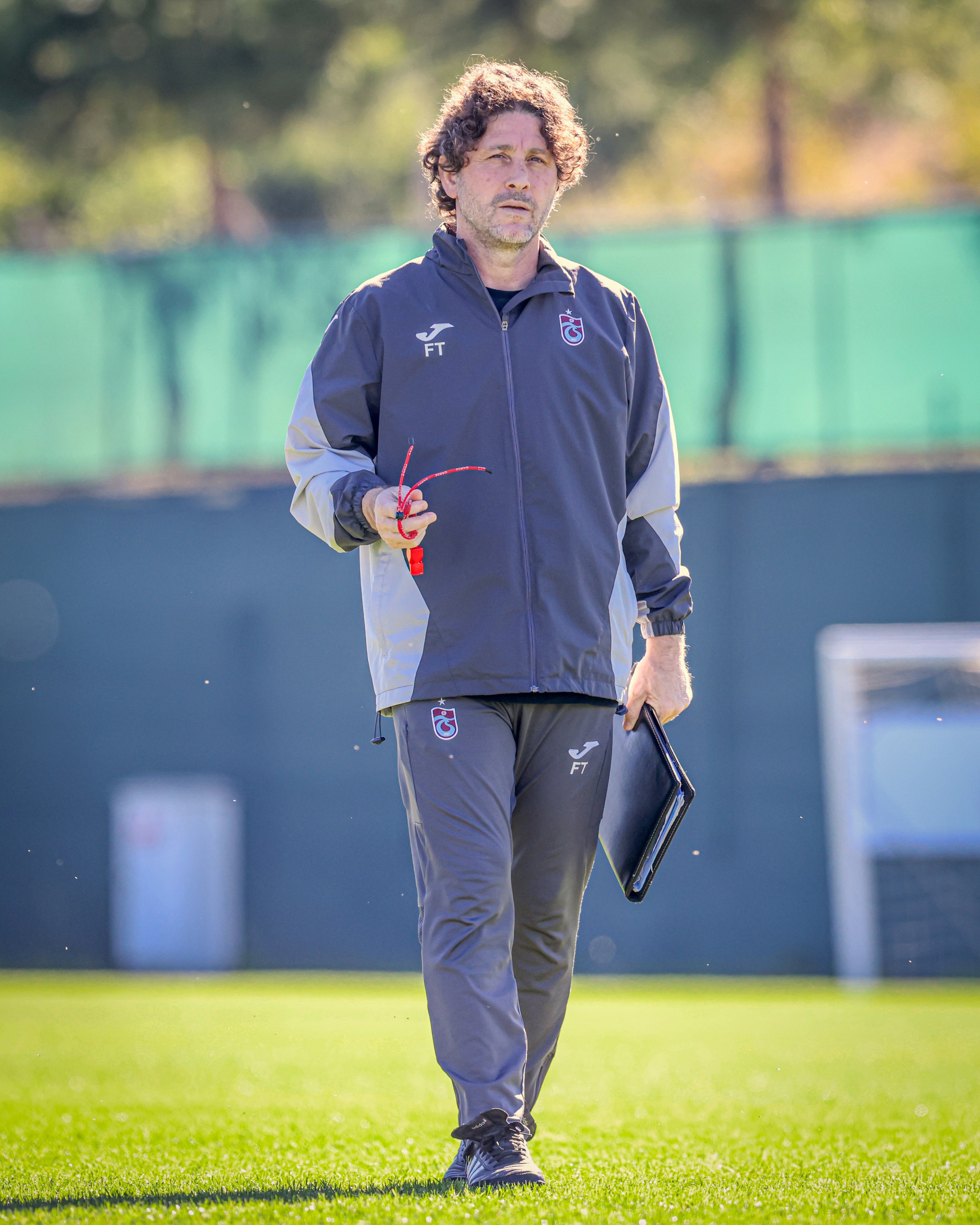 G4L J Ubz W Y A A U8 Na