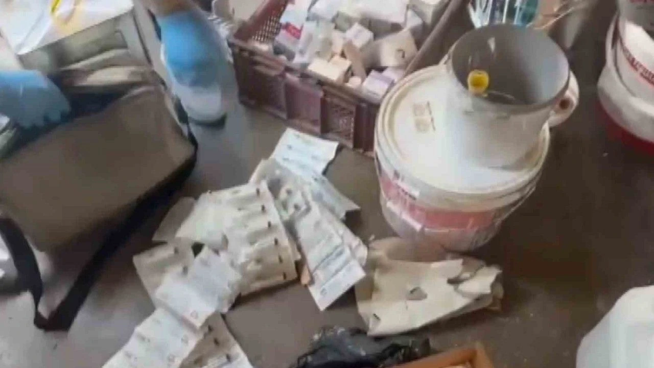 Gaziantepte Usulsuz Sekilde Uretilen 2 Bin 334 Adet Tibbi Ilac Ele Gecirildi