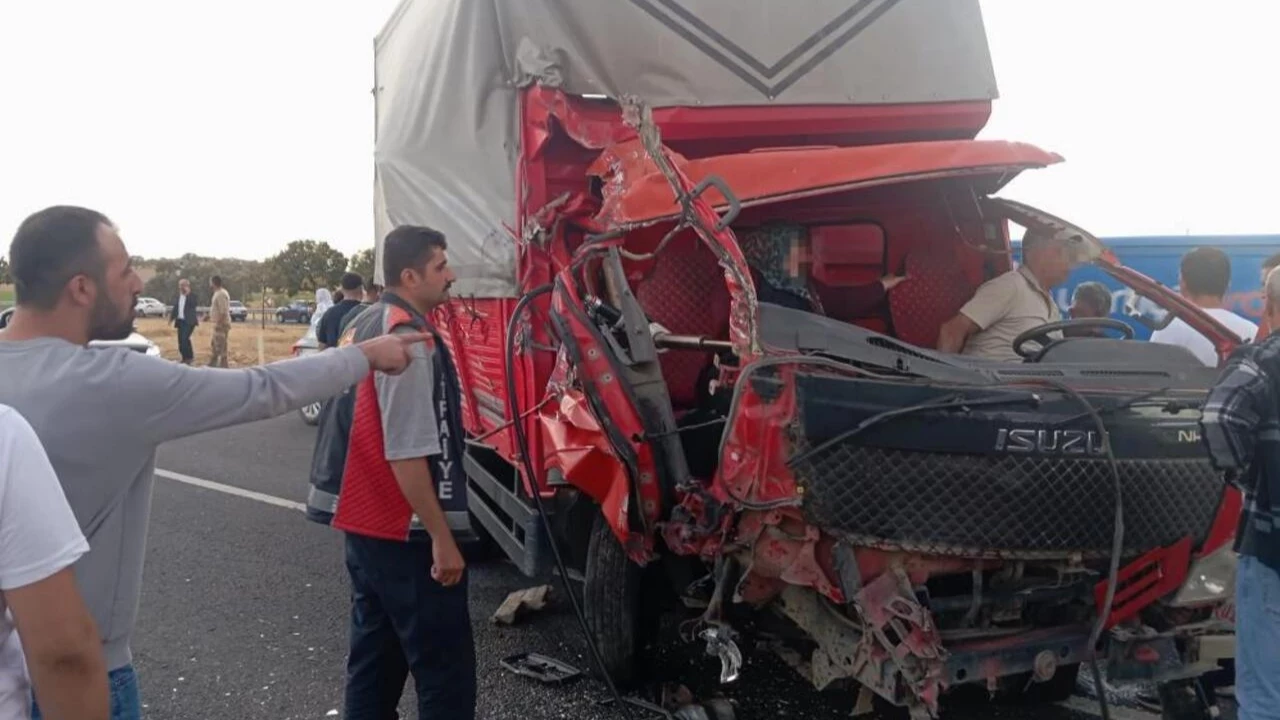 Mardinde Can Pazari Kamyonet Tira Carpti Yaralilar Var Fk7E