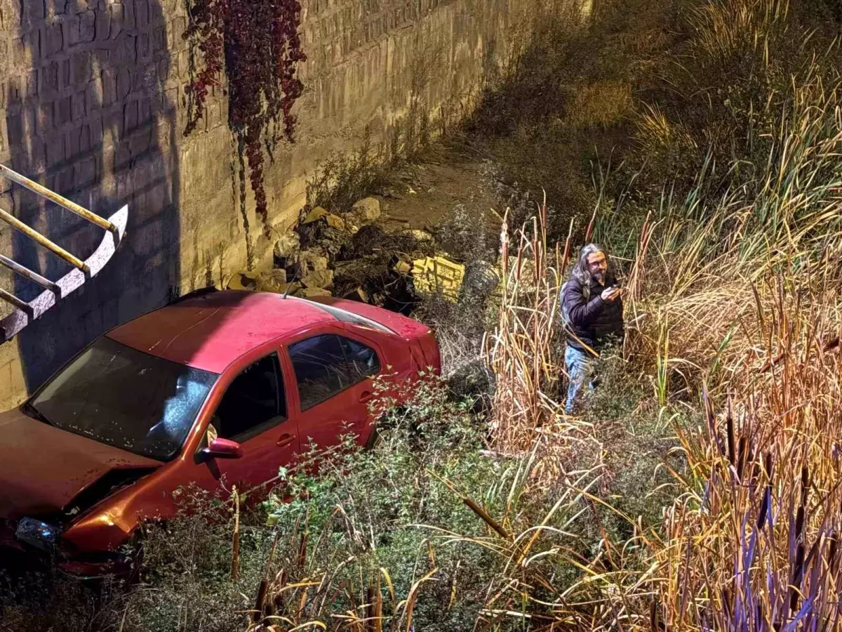 Otomobil 5 Metrelik Kanala Uctu Surucunun Bur 19207228 Amp