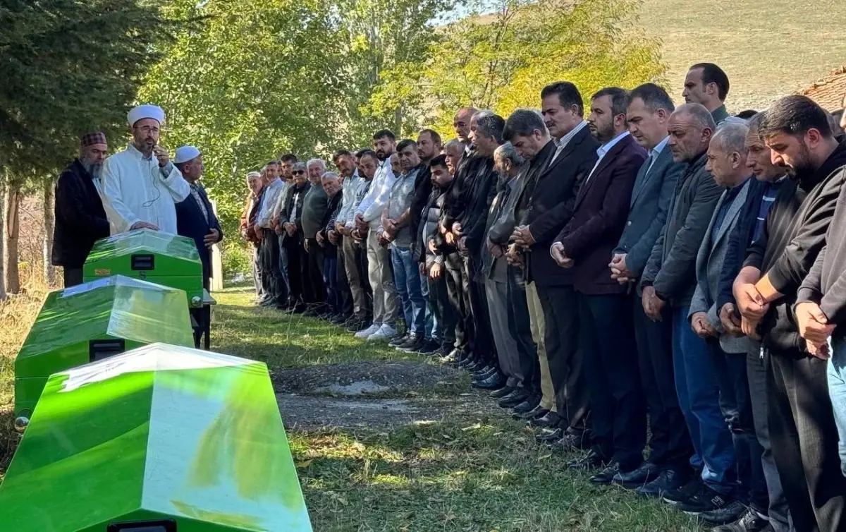 Pazardan Mezara 3 Kardes Ve Enisteleri Yan Ya 19161243 Amp