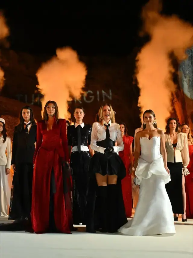 Pinar Altug Un Kizi Su Ilk Kez Podyuma Cikti 19200659 6944 M