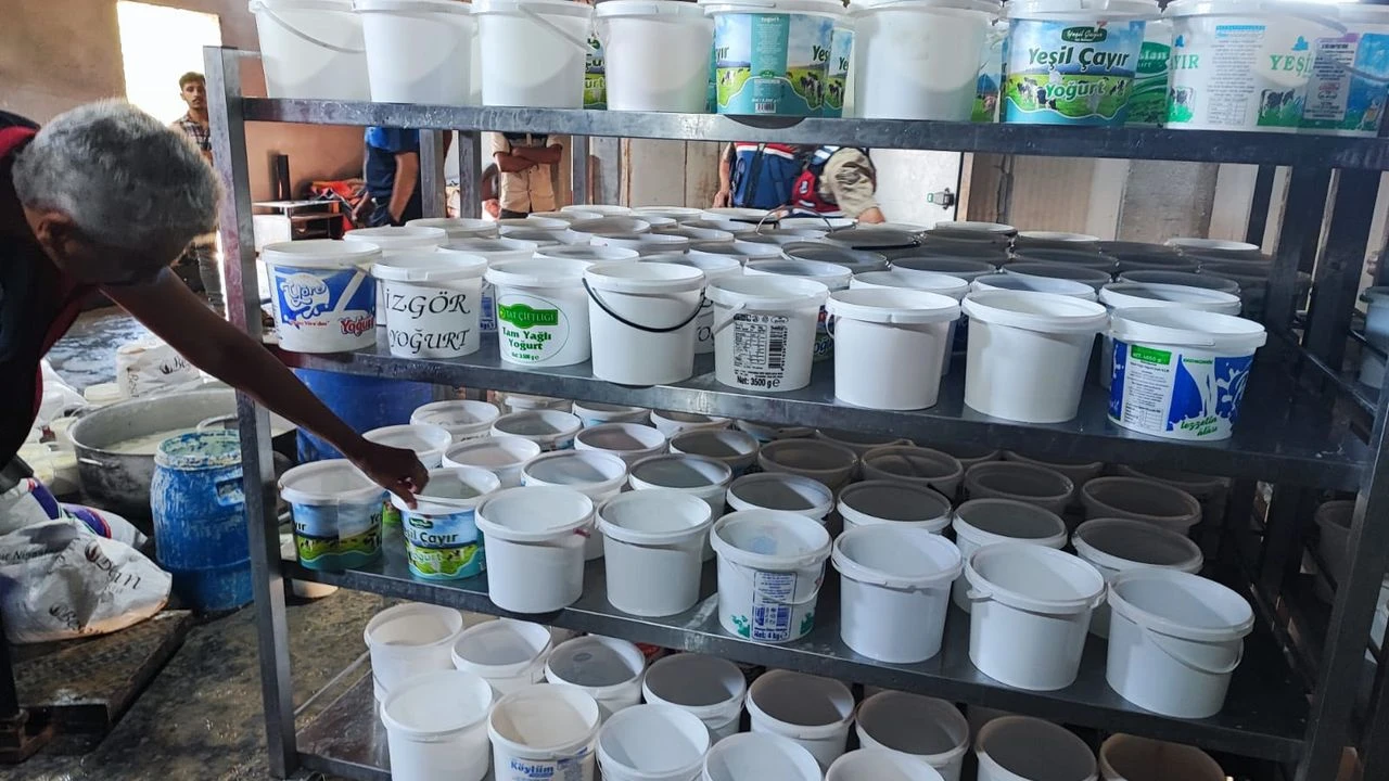 Sanliurfada Tuketime Uygun Olmayan 1 Ton Sut Imha Edildi (1)