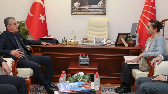 Siyasi Partileri Ziyaret Eden Yasemin Minguzzi 19156844 9896 M