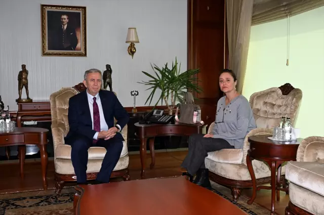 Siyasi Partileri Ziyaret Eden Yasemin Minguzzi 19156845 1327 M